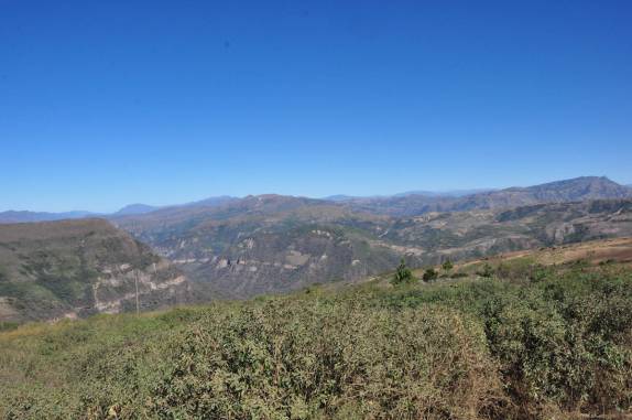 Bela paisagem já acima dos 2.200 metros de altitude, no caminho para Sucre - Bolívia